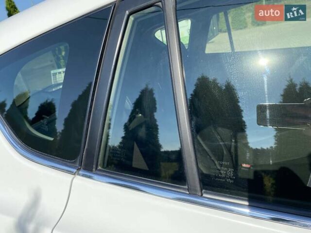 Білий Тойота РАВ 4, об'ємом двигуна 2 л та пробігом 200 тис. км за 16600 $, фото 18 на Automoto.ua