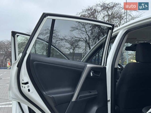 Белый Тойота РАВ 4, объемом двигателя 2.23 л и пробегом 150 тыс. км за 16500 $, фото 30 на Automoto.ua