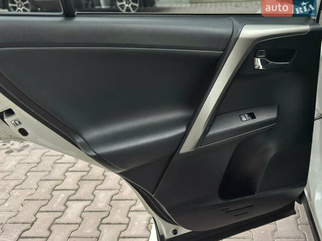 Белый Тойота РАВ 4, объемом двигателя 2.2 л и пробегом 126 тыс. км за 17999 $, фото 70 на Automoto.ua