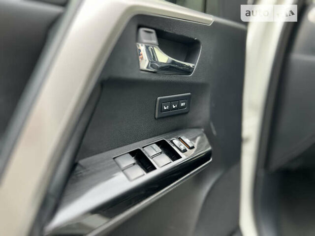 Белый Тойота РАВ 4, объемом двигателя 2.49 л и пробегом 130 тыс. км за 18000 $, фото 22 на Automoto.ua