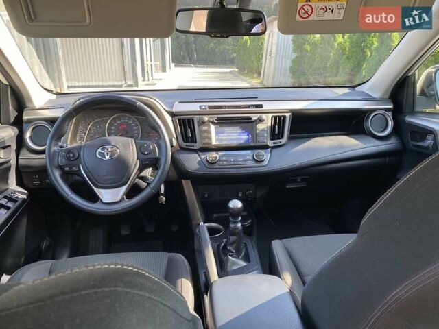 Білий Тойота РАВ 4, об'ємом двигуна 2 л та пробігом 200 тис. км за 16600 $, фото 45 на Automoto.ua