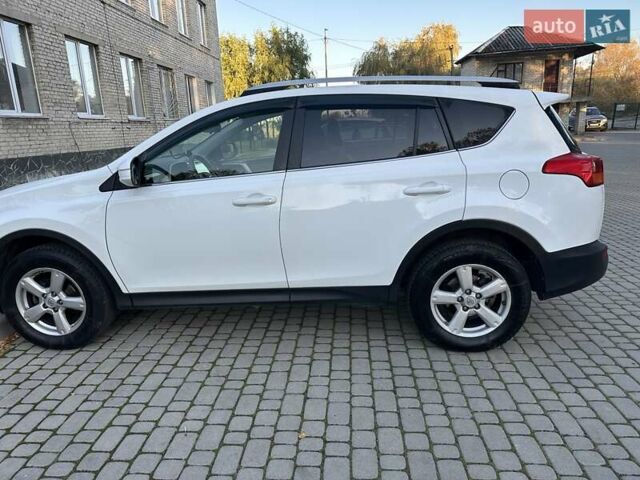 Тойота РАВ 4 2015 у Первомайськ на Automoto.ua Білий Тойота РАВ 4, об'ємом двигуна 2.49 л та пробігом 160 тис. км за 15500 $, фото 2 на Automoto.ua