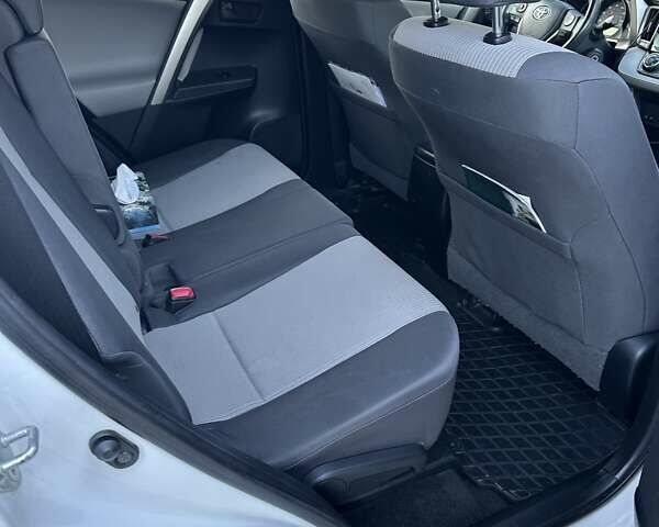 Тойота РАВ 4 2015 у Первомайськ на Automoto.ua Білий Тойота РАВ 4, об'ємом двигуна 2.49 л та пробігом 160 тис. км за 15500 $, фото 5 на Automoto.ua