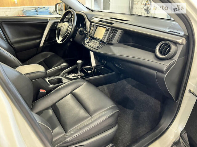 Белый Тойота РАВ 4, объемом двигателя 2.49 л и пробегом 130 тыс. км за 18000 $, фото 18 на Automoto.ua