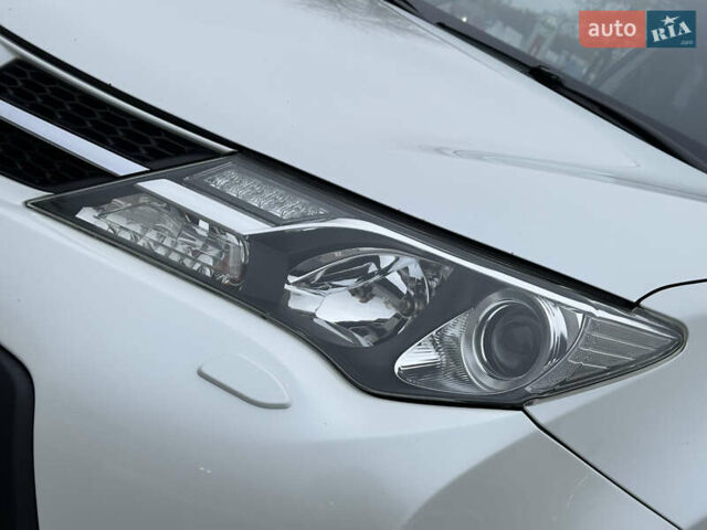 Белый Тойота РАВ 4, объемом двигателя 2.23 л и пробегом 150 тыс. км за 16500 $, фото 19 на Automoto.ua