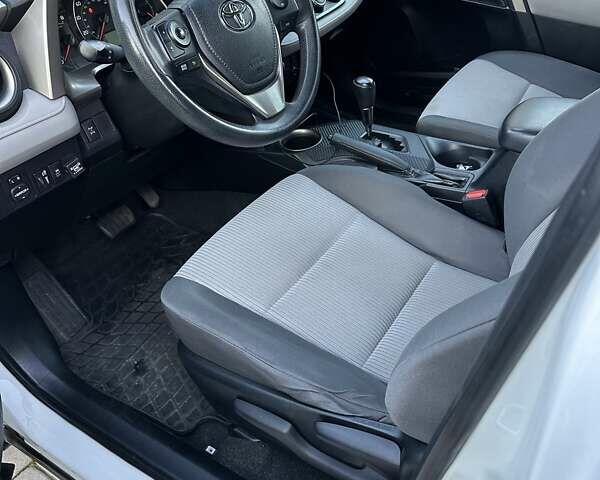 Тойота РАВ 4 2015 у Первомайськ на Automoto.ua Білий Тойота РАВ 4, об'ємом двигуна 2.49 л та пробігом 160 тис. км за 15500 $, фото 6 на Automoto.ua