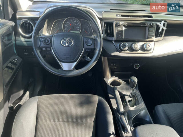 Тойота РАВ 4 2015 у Чернівцях на Automoto.ua Білий Тойота РАВ 4, об'ємом двигуна 2.5 л та пробігом 89 тис. км за 15500 $, фото 7 на Automoto.ua