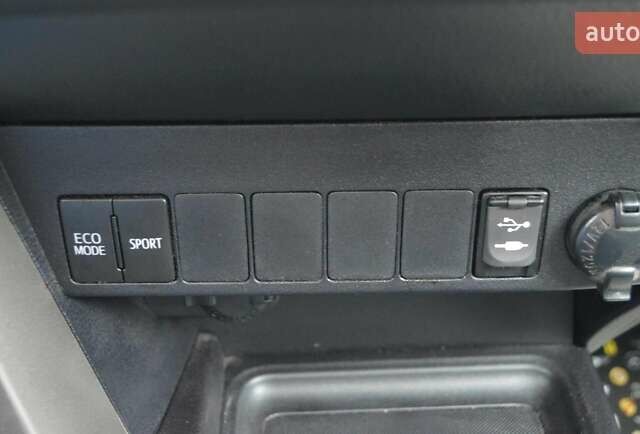 Белый Тойота РАВ 4, объемом двигателя 2.49 л и пробегом 70 тыс. км за 17500 $, фото 25 на Automoto.ua