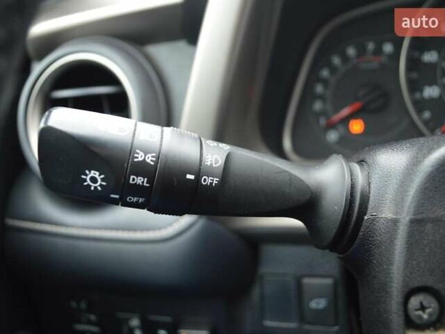 Белый Тойота РАВ 4, объемом двигателя 2.49 л и пробегом 70 тыс. км за 17500 $, фото 19 на Automoto.ua