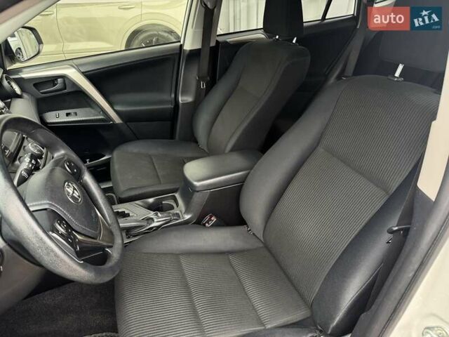 Белый Тойота РАВ 4, объемом двигателя 2.5 л и пробегом 89 тыс. км за 14990 $, фото 11 на Automoto.ua