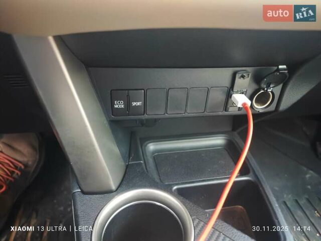 Белый Тойота РАВ 4, объемом двигателя 2.5 л и пробегом 165 тыс. км за 16500 $, фото 13 на Automoto.ua