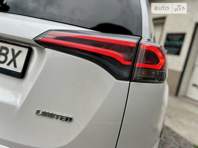 Белый Тойота РАВ 4, объемом двигателя 2.49 л и пробегом 130 тыс. км за 18000 $, фото 13 на Automoto.ua