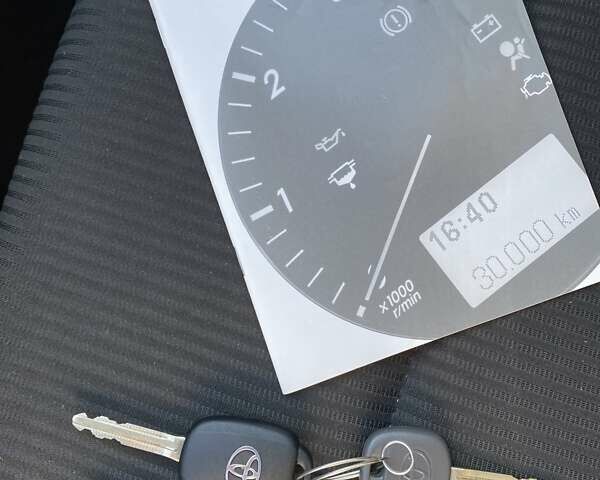 Білий Тойота РАВ 4, об'ємом двигуна 2 л та пробігом 200 тис. км за 16600 $, фото 52 на Automoto.ua