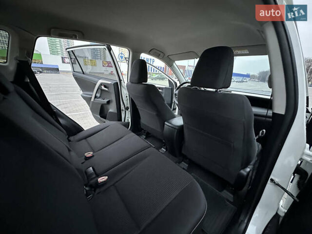Белый Тойота РАВ 4, объемом двигателя 2.23 л и пробегом 150 тыс. км за 16500 $, фото 36 на Automoto.ua