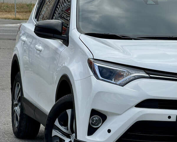 Тойота РАВ 4 2016 у Києві на Automoto.ua Білий Тойота РАВ 4, об'ємом двигуна 2.49 л та пробігом 173 тис. км за 17200 $, фото 73 на Automoto.ua