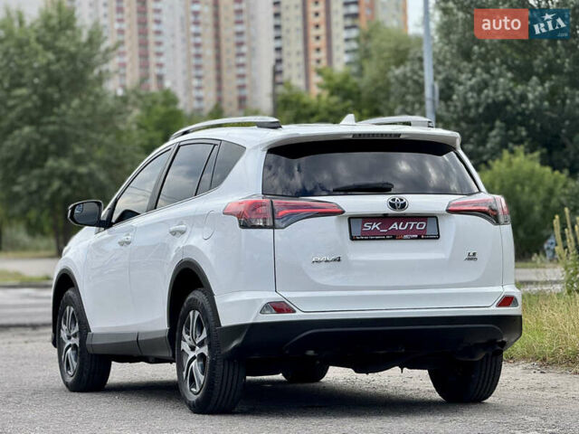 Тойота РАВ 4 2016 у Києві на Automoto.ua Білий Тойота РАВ 4, об'ємом двигуна 2.49 л та пробігом 173 тис. км за 17200 $, фото 82 на Automoto.ua
