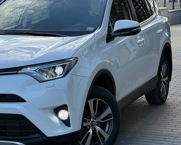 Тойота РАВ 4 2016 в Белой Церкве на Automoto.ua Белый Тойота РАВ 4, объемом двигателя 1.99 л и пробегом 110 тыс. км за 22500 $, фото 5 на Automoto.ua