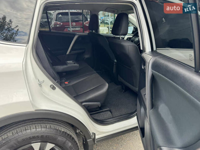 Тойота РАВ 4 2016 у Києві на Automoto.ua Білий Тойота РАВ 4, об'ємом двигуна 2.49 л та пробігом 173 тис. км за 17200 $, фото 30 на Automoto.ua