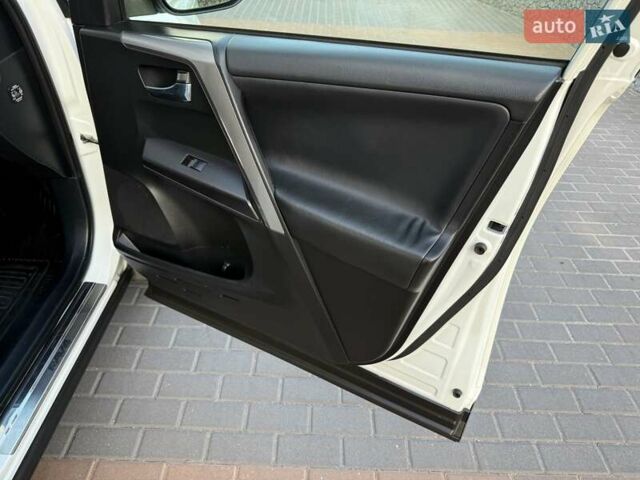 Тойота РАВ 4 2016 в Белой Церкве на Automoto.ua Белый Тойота РАВ 4, объемом двигателя 1.99 л и пробегом 110 тыс. км за 22500 $, фото 46 на Automoto.ua