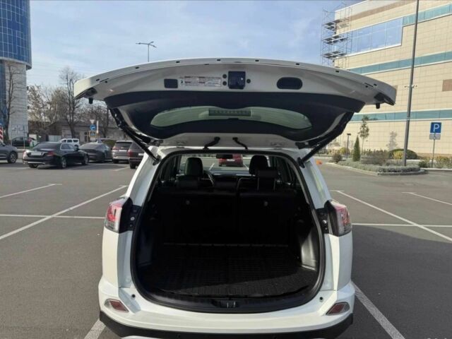 Белый Тойота РАВ 4, объемом двигателя 2.5 л и пробегом 159 тыс. км за 18000 $, фото 8 на Automoto.ua