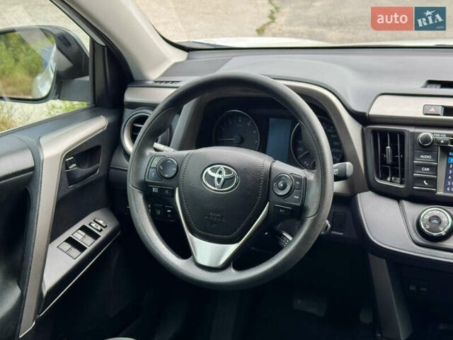 Тойота РАВ 4 2016 у Києві на Automoto.ua Білий Тойота РАВ 4, об'ємом двигуна 2.49 л та пробігом 173 тис. км за 17200 $, фото 41 на Automoto.ua