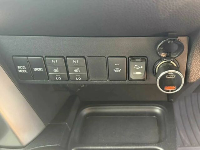 Белый Тойота РАВ 4, объемом двигателя 2.5 л и пробегом 159 тыс. км за 18000 $, фото 9 на Automoto.ua