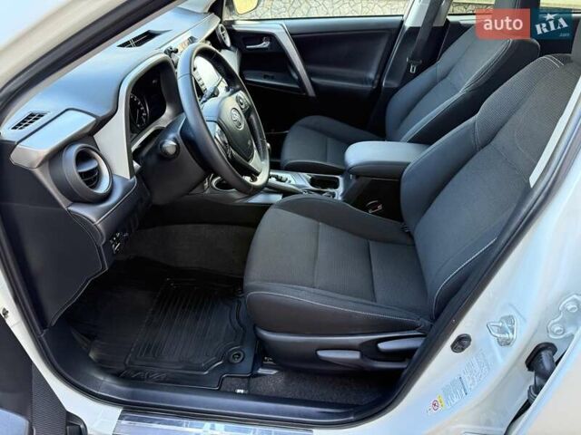 Тойота РАВ 4 2016 в Белой Церкве на Automoto.ua Белый Тойота РАВ 4, объемом двигателя 1.99 л и пробегом 110 тыс. км за 22500 $, фото 37 на Automoto.ua