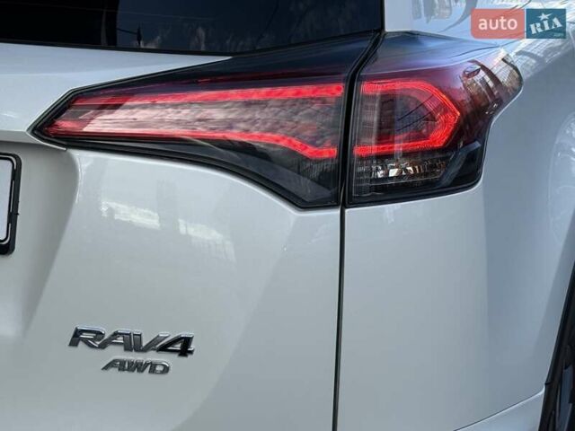 Тойота РАВ 4 2016 в Белой Церкве на Automoto.ua Белый Тойота РАВ 4, объемом двигателя 1.99 л и пробегом 110 тыс. км за 22500 $, фото 26 на Automoto.ua