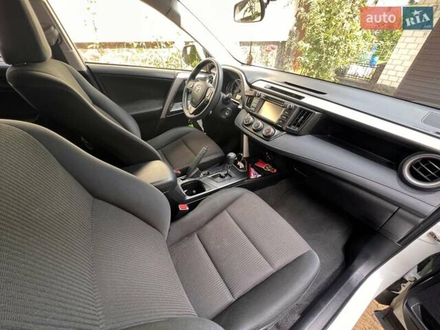 Тойота РАВ 4 2016 в Львове на Automoto.ua Белый Тойота РАВ 4, объемом двигателя 2.49 л и пробегом 116 тыс. км за 18300 $, фото 13 на Automoto.ua