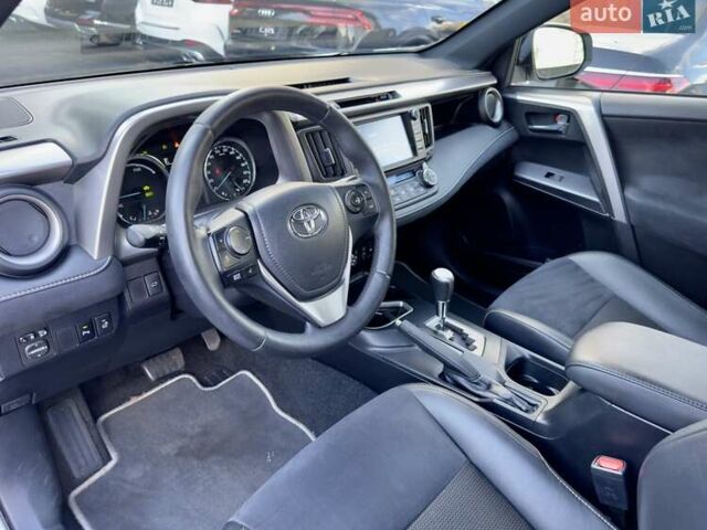 Тойота РАВ 4 2016 в Киеве на Automoto.ua Белый Тойота РАВ 4, объемом двигателя 2.5 л и пробегом 165 тыс. км за 22200 $, фото 12 на Automoto.ua