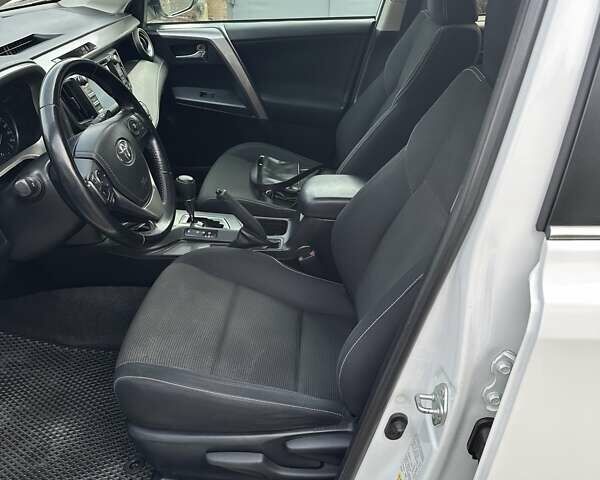 Білий Тойота РАВ 4, об'ємом двигуна 1.99 л та пробігом 149 тис. км за 19500 $, фото 13 на Automoto.ua