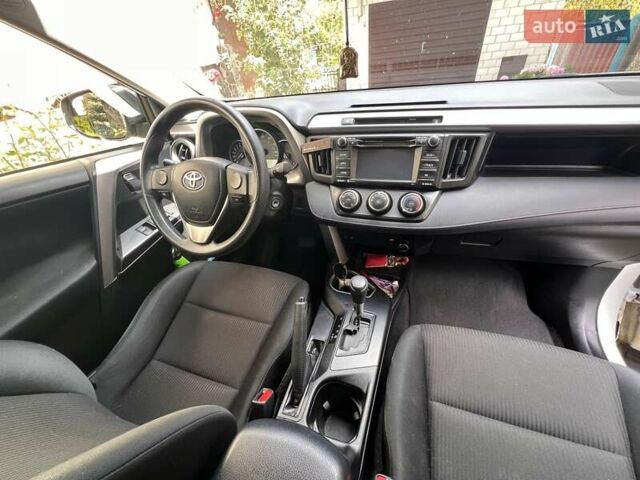 Тойота РАВ 4 2016 в Львове на Automoto.ua Белый Тойота РАВ 4, объемом двигателя 2.49 л и пробегом 116 тыс. км за 18300 $, фото 10 на Automoto.ua
