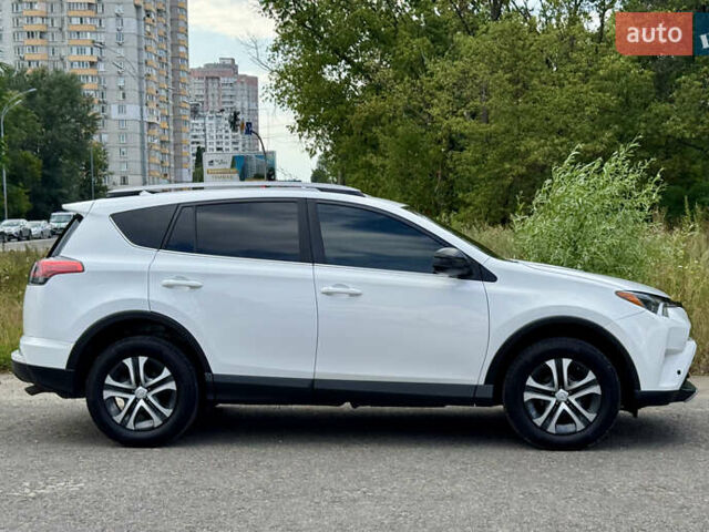 Тойота РАВ 4 2016 у Києві на Automoto.ua Білий Тойота РАВ 4, об'ємом двигуна 2.49 л та пробігом 173 тис. км за 17200 $, фото 76 на Automoto.ua