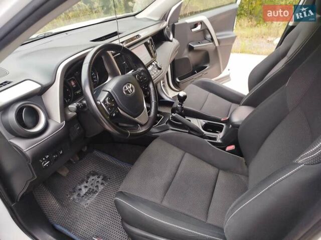 Білий Тойота РАВ 4, об'ємом двигуна 1.99 л та пробігом 194 тис. км за 18500 $, фото 19 на Automoto.ua