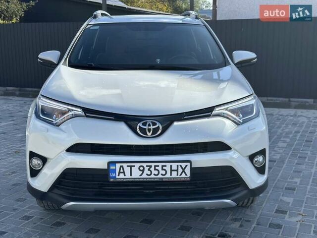 Белый Тойота РАВ 4, объемом двигателя 2.23 л и пробегом 113 тыс. км за 23750 $, фото 1 на Automoto.ua
