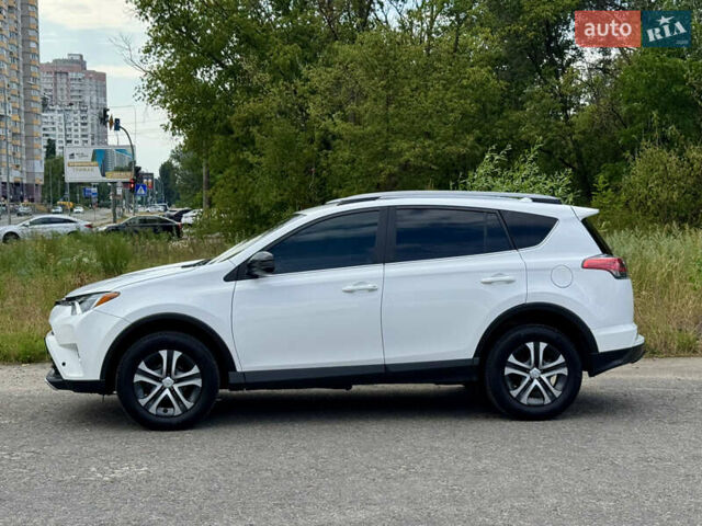 Тойота РАВ 4 2016 у Києві на Automoto.ua Білий Тойота РАВ 4, об'ємом двигуна 2.49 л та пробігом 173 тис. км за 17200 $, фото 7 на Automoto.ua