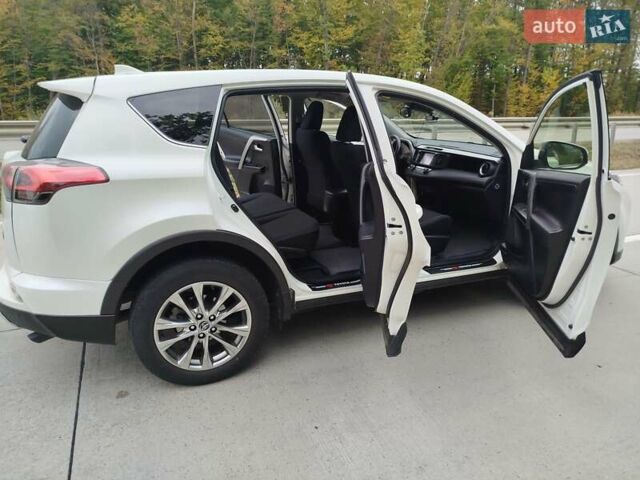 Білий Тойота РАВ 4, об'ємом двигуна 1.99 л та пробігом 194 тис. км за 18500 $, фото 13 на Automoto.ua