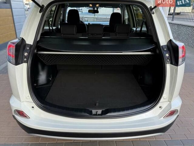 Тойота РАВ 4 2016 в Белой Церкве на Automoto.ua Белый Тойота РАВ 4, объемом двигателя 1.99 л и пробегом 110 тыс. км за 22500 $, фото 63 на Automoto.ua