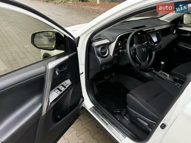 Белый Тойота РАВ 4, объемом двигателя 1.99 л и пробегом 110 тыс. км за 20900 $, фото 25 на Automoto.ua