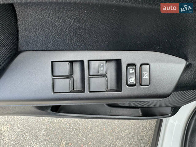 Тойота РАВ 4 2016 у Києві на Automoto.ua Білий Тойота РАВ 4, об'ємом двигуна 2.49 л та пробігом 173 тис. км за 17200 $, фото 21 на Automoto.ua