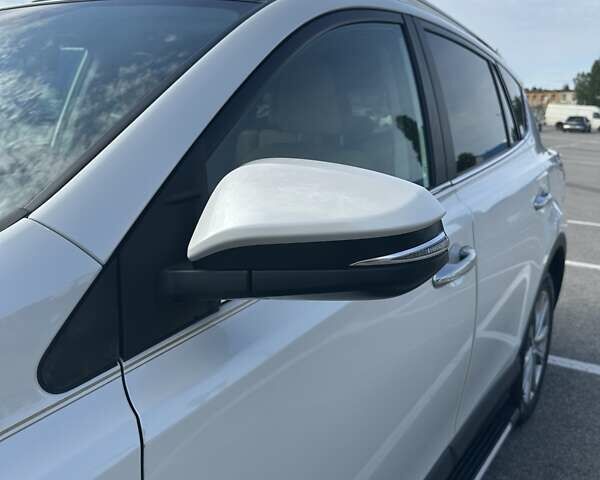 Тойота РАВ 4 2016 в Житомире на Automoto.ua Белый Тойота РАВ 4, объемом двигателя 2.49 л и пробегом 124 тыс. км за 21500 $, фото 12 на Automoto.ua