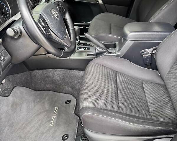 Белый Тойота РАВ 4, объемом двигателя 2.2 л и пробегом 90 тыс. км за 26000 $, фото 2 на Automoto.ua