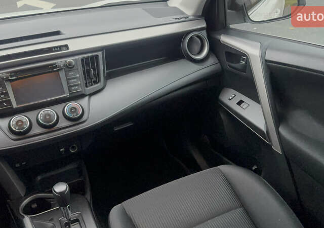 Білий Тойота РАВ 4, об'ємом двигуна 2.49 л та пробігом 173 тис. км за 16100 $, фото 29 на Automoto.ua