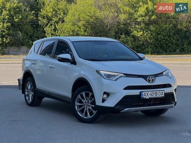 Белый Тойота РАВ 4, объемом двигателя 2.49 л и пробегом 170 тыс. км за 15000 $, фото 2 на Automoto.ua