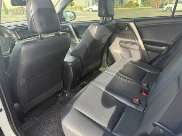 Белый Тойота РАВ 4, объемом двигателя 2.5 л и пробегом 159 тыс. км за 18000 $, фото 6 на Automoto.ua