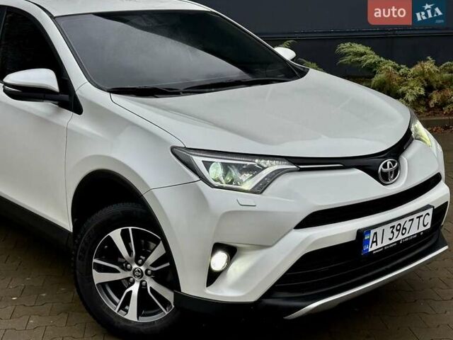 Белый Тойота РАВ 4, объемом двигателя 1.99 л и пробегом 110 тыс. км за 20900 $, фото 2 на Automoto.ua