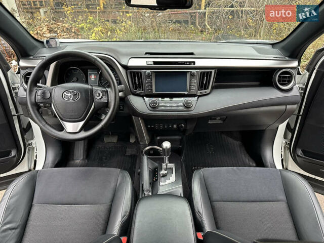 Белый Тойота РАВ 4, объемом двигателя 2.2 л и пробегом 190 тыс. км за 20600 $, фото 14 на Automoto.ua