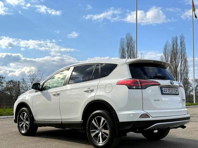 Тойота РАВ 4 2016 в Харькове на Automoto.ua Белый Тойота РАВ 4, объемом двигателя 2.2 л и пробегом 150 тыс. км за 22300 $, фото 2 на Automoto.ua