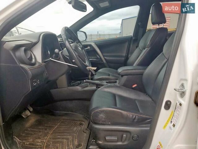 Белый Тойота РАВ 4, объемом двигателя 2.49 л и пробегом 175 тыс. км за 5300 $, фото 7 на Automoto.ua