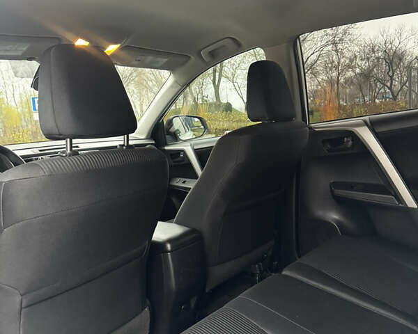 Білий Тойота РАВ 4, об'ємом двигуна 2.49 л та пробігом 173 тис. км за 16100 $, фото 20 на Automoto.ua